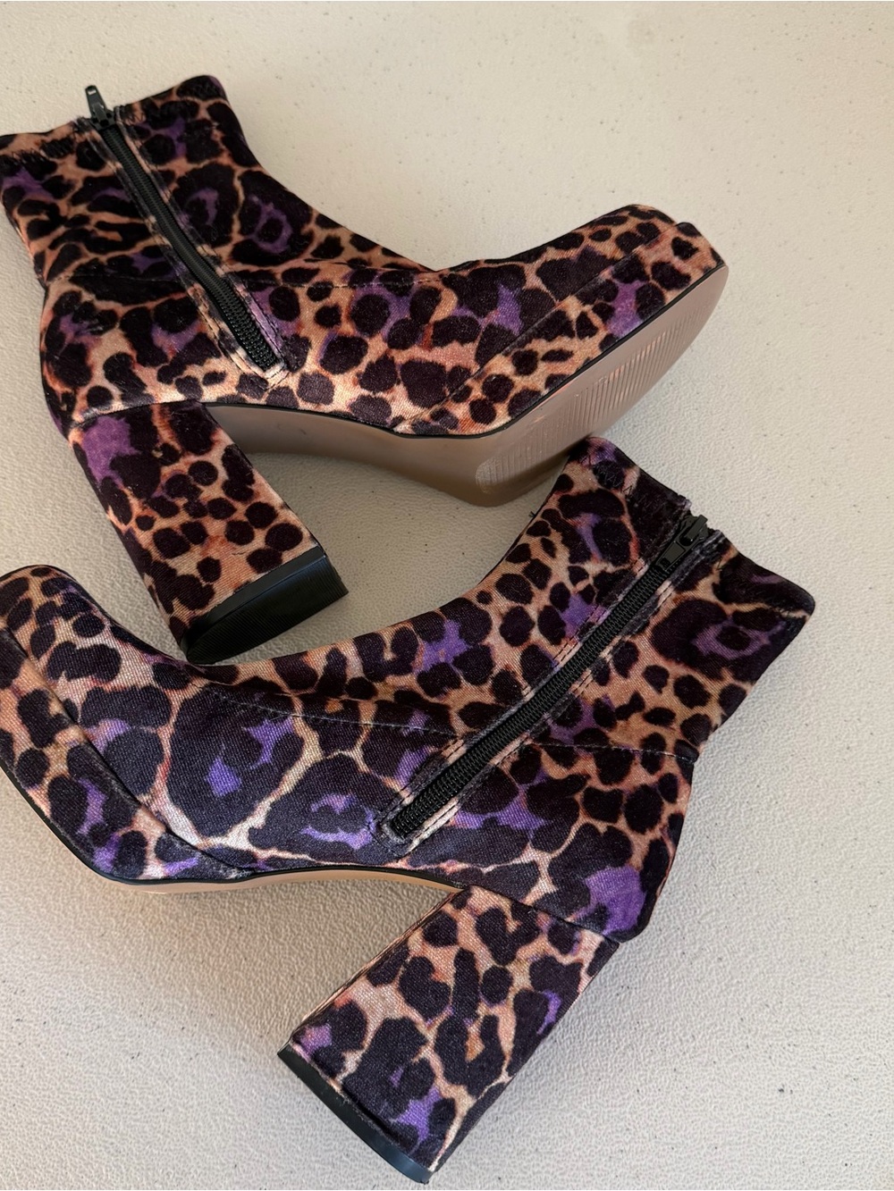 Betsey Johnson Booties Women 6M Matcha Leopard Print Velvet Chunky Heel Ankle